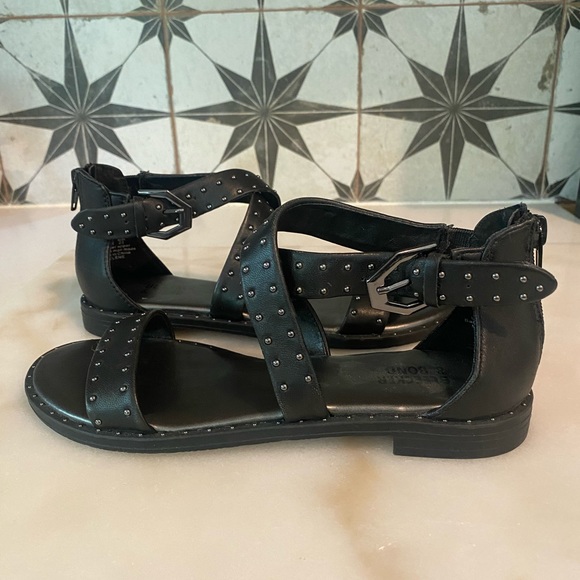NEW Bleecker & Bond Leather Helene Studded Sandals - Picture 5 of 11